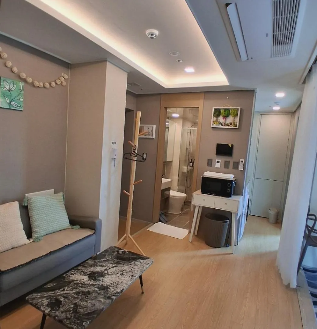 해운대호텔 Haeundae Beach Haeundae Hotel 해변가 Haeundae Subway Station Busan 0*,
